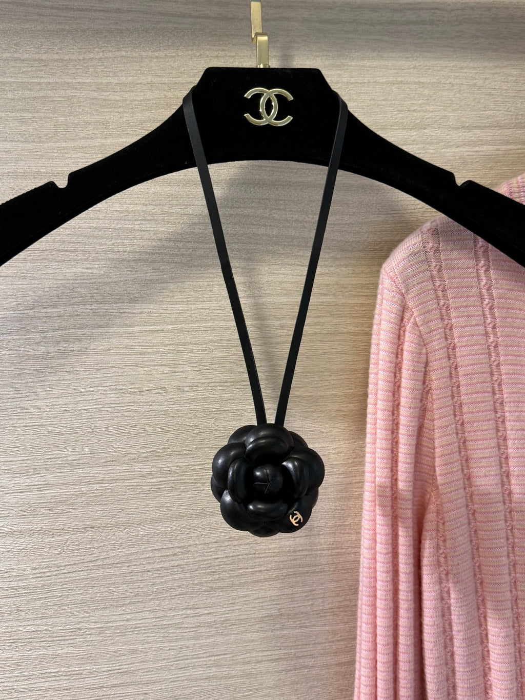 Chanel Interlocking C Camellia Key Gold-Tone Black Keychain - album image 4