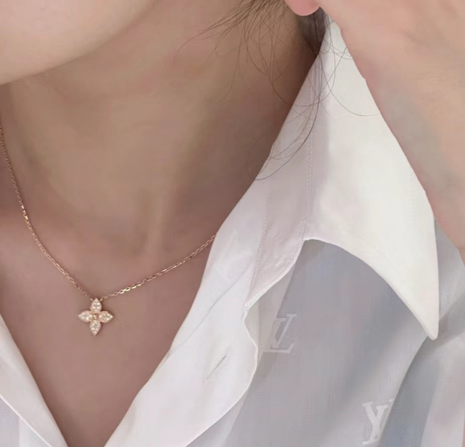 Louis Vuitton Clover Necklace - album image 4