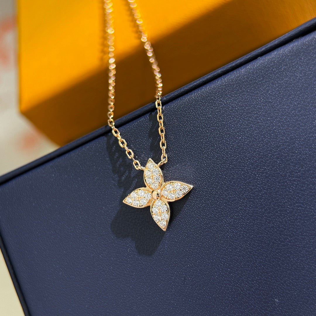 Louis Vuitton Clover Necklace - album image 2