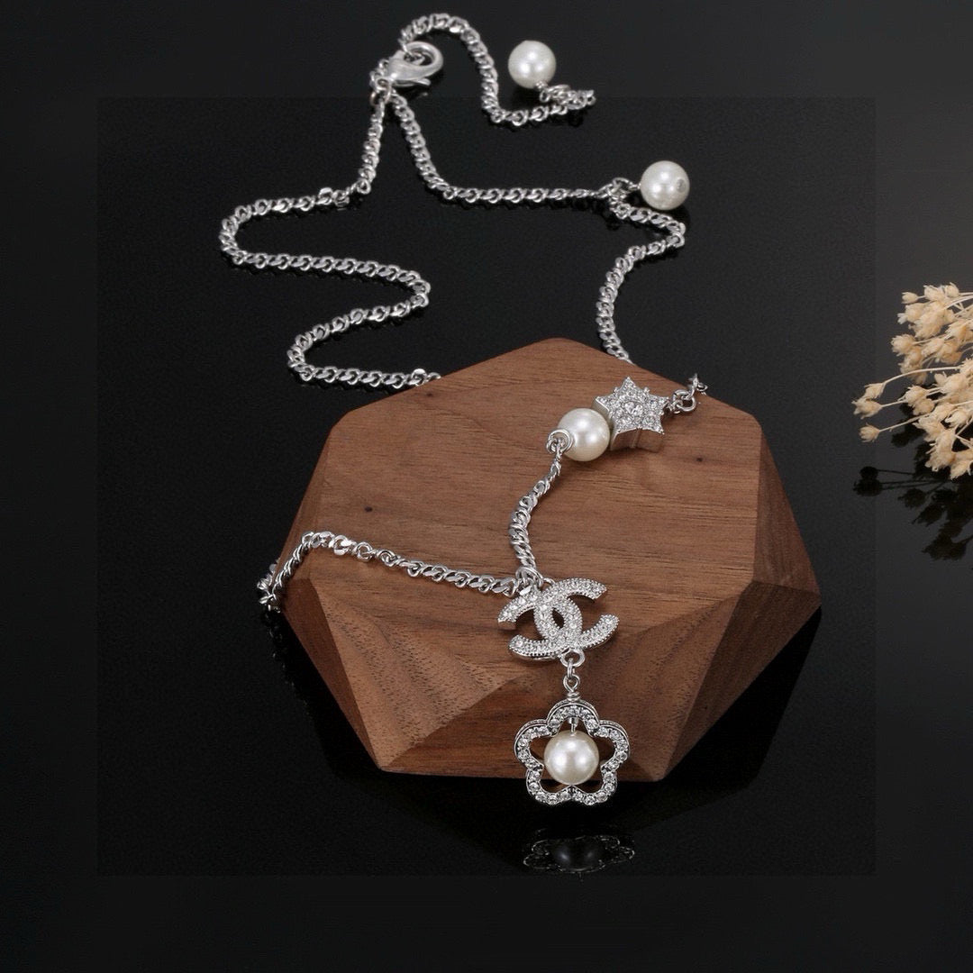 Chanel Interlocking C Camellia Pearl Flower Star Necklace - album image 4