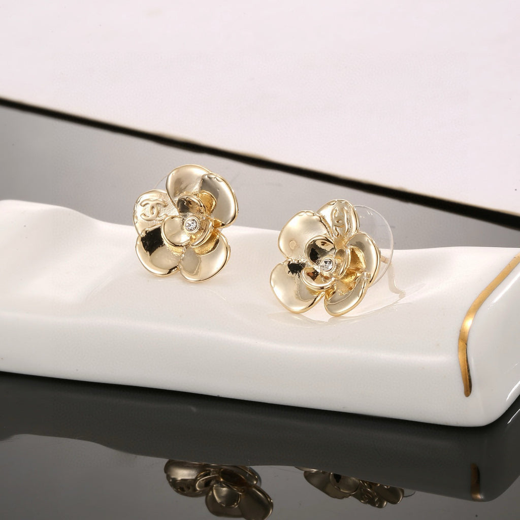 Chanel Interlocking C Camellia Resin Gold-Tone Stud Earrings - album image 7