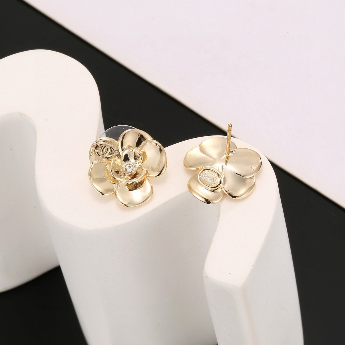 Chanel Interlocking C Camellia Resin Gold-Tone Stud Earrings - album image 4
