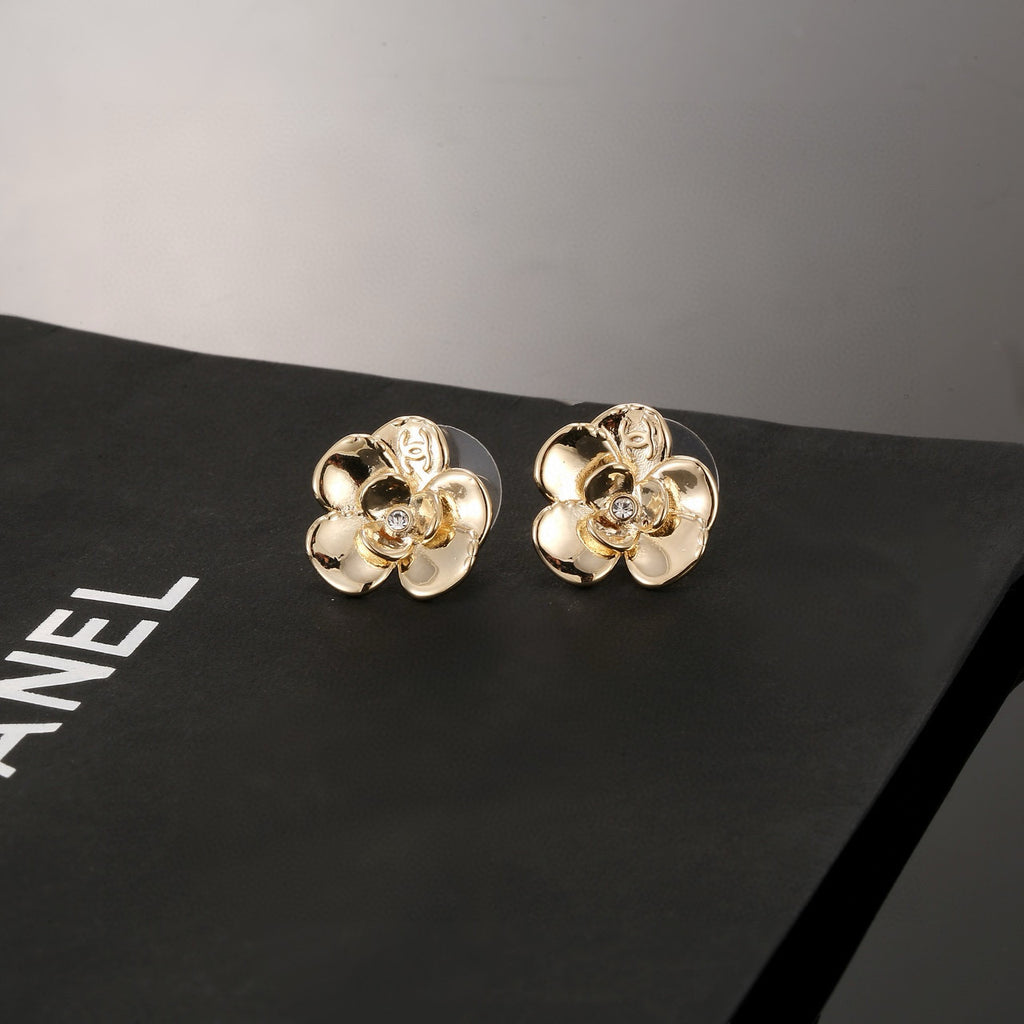 Chanel Interlocking C Camellia Resin Gold-Tone Stud Earrings - album image 6