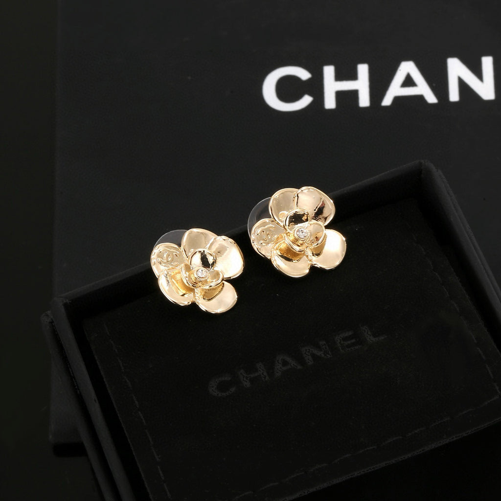 Chanel Interlocking C Camellia Resin Gold-Tone Stud Earrings - album image 1