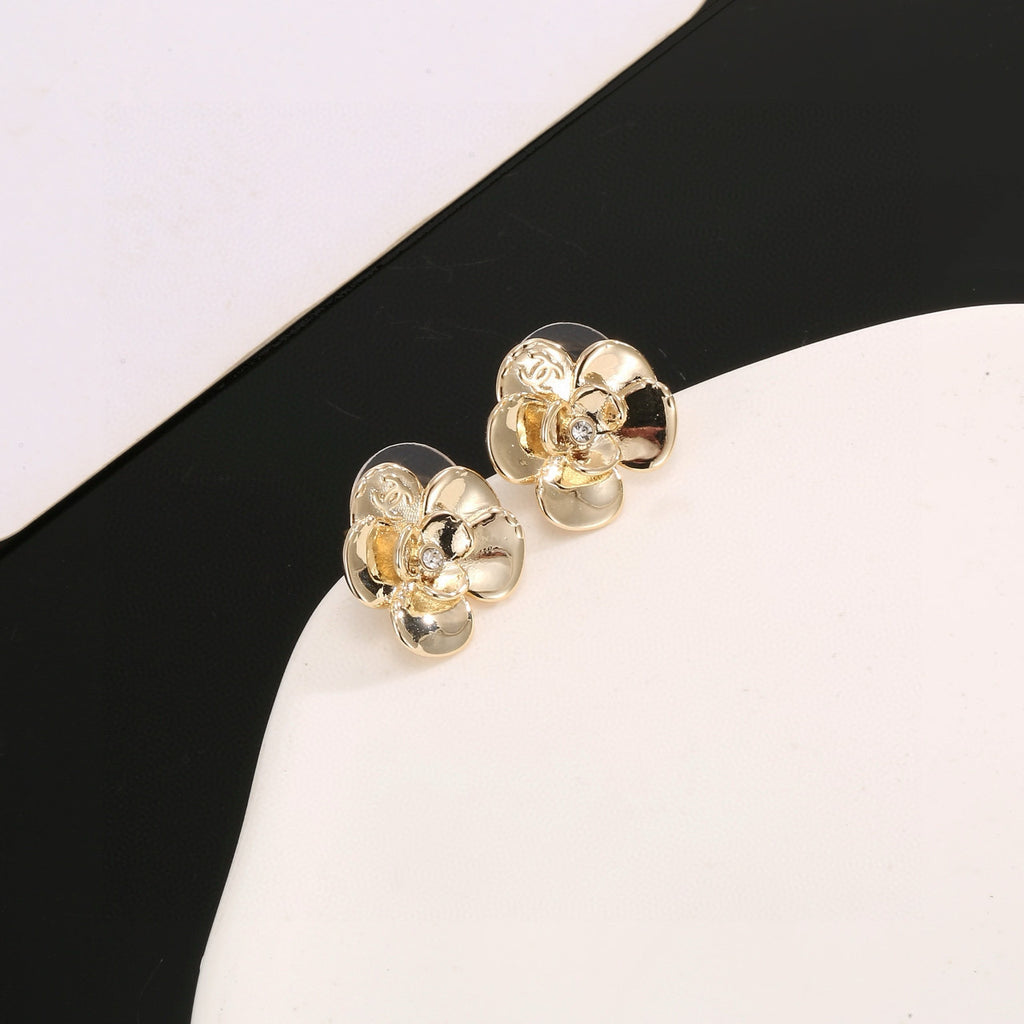 Chanel Interlocking C Camellia Resin Gold-Tone Stud Earrings - album image 3
