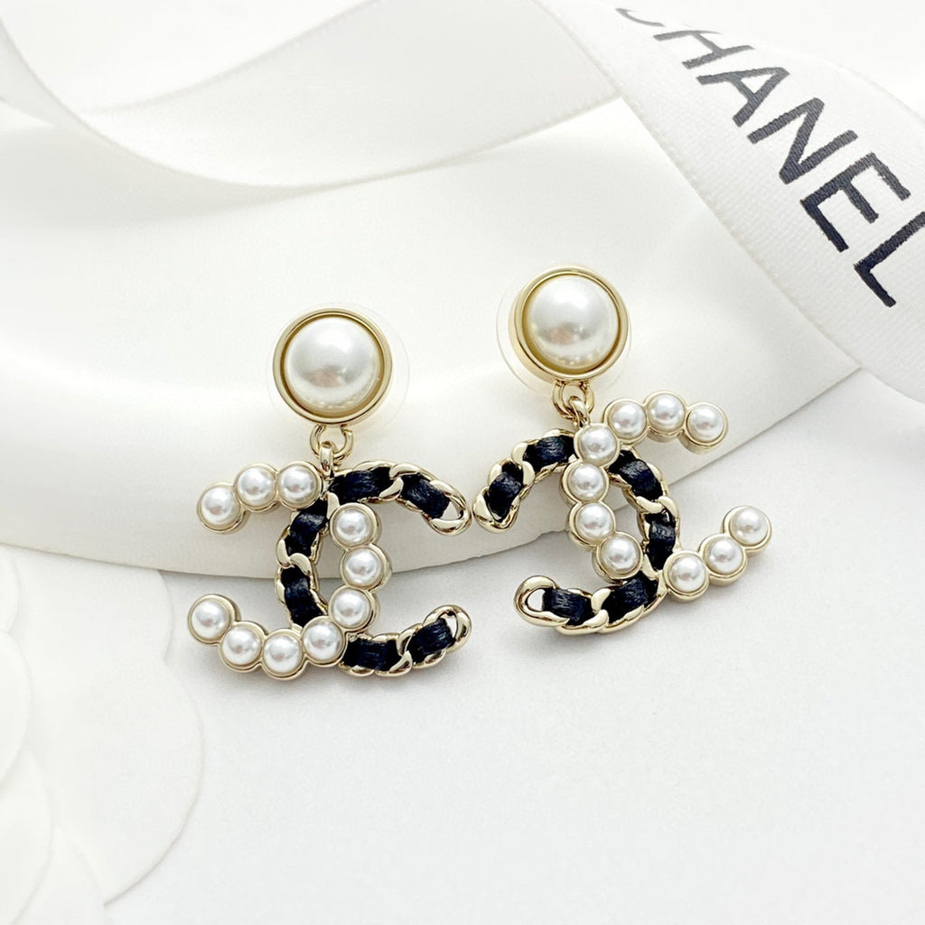 Chanel Interlocking C Gold-Tone Pearl Stud Earrings - album image 4