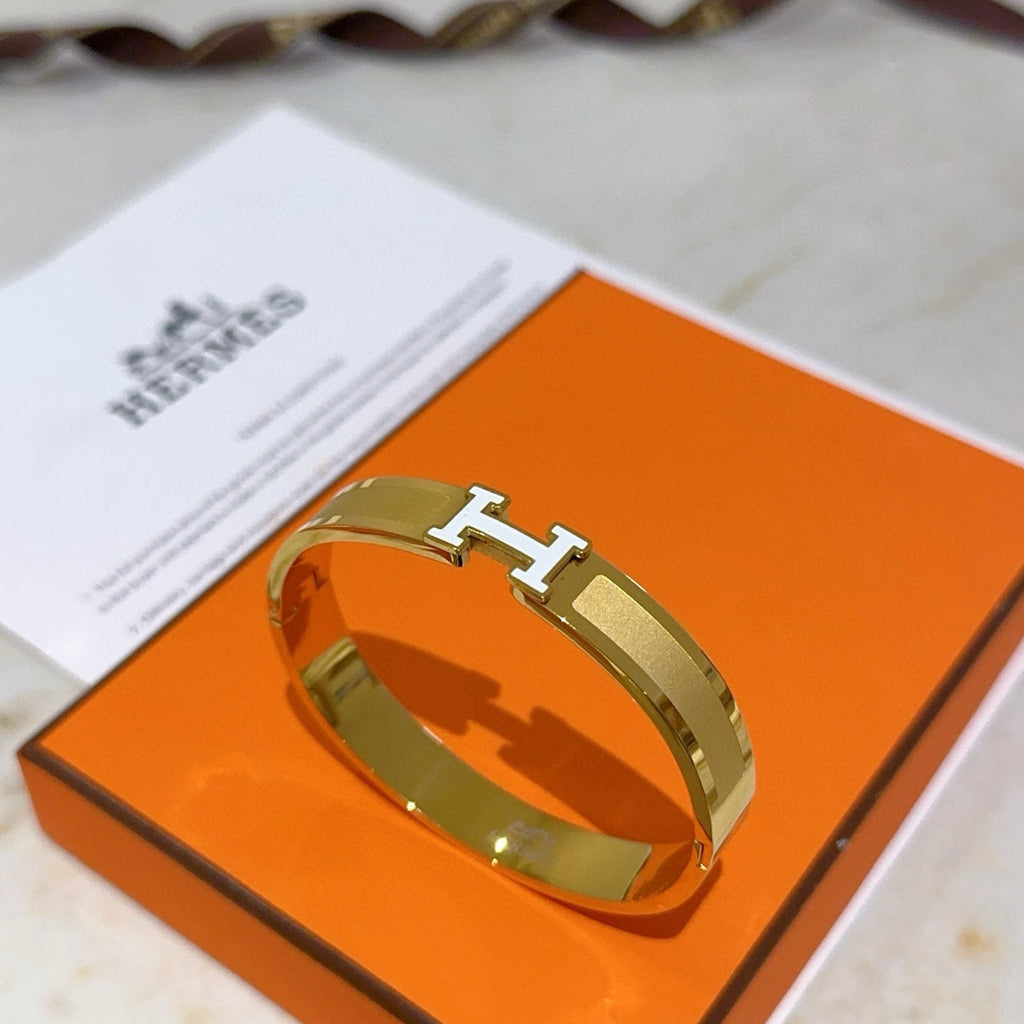 Hermès White Leather Gold-Tone H Bracelet - album image 7