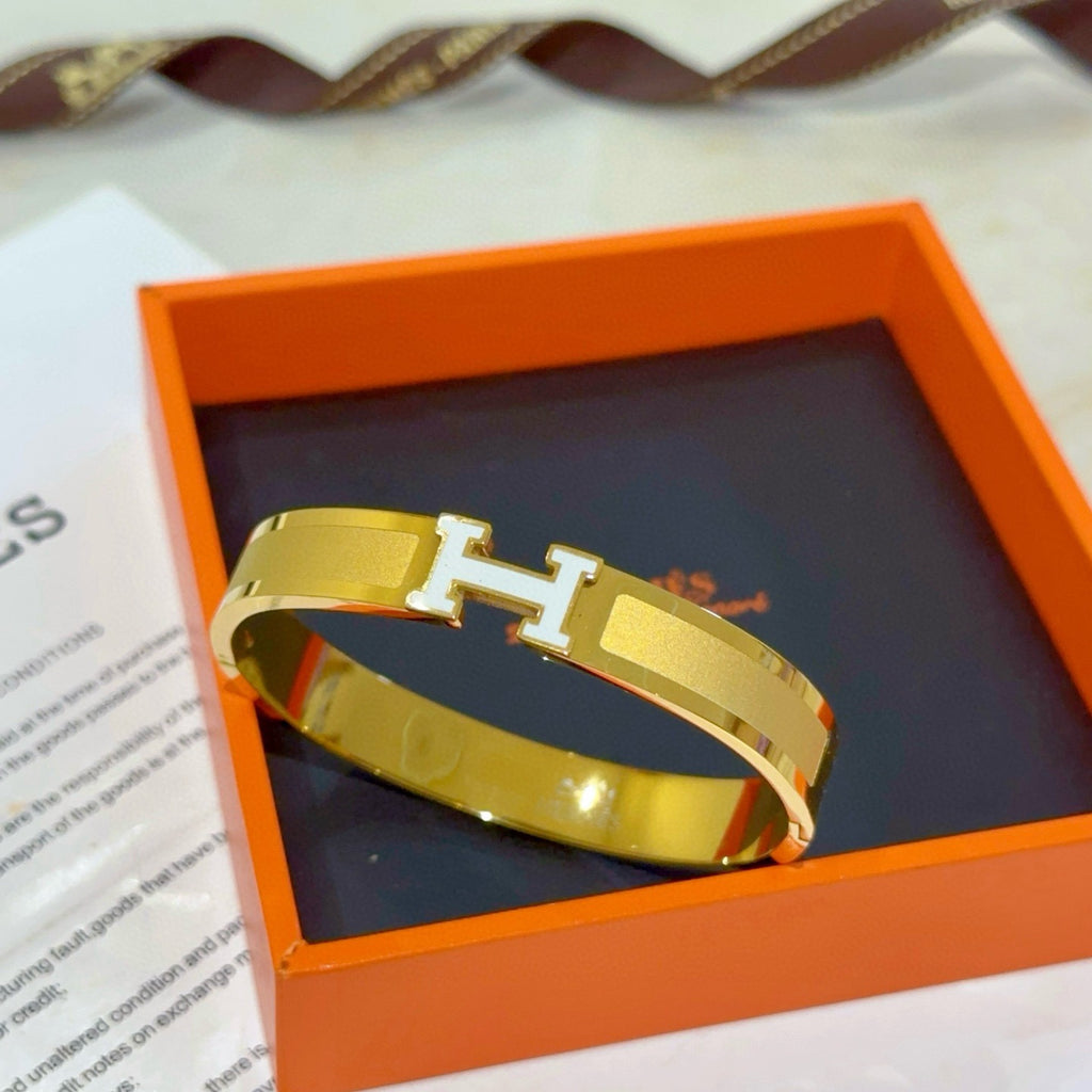 Hermès White Leather Gold-Tone H Bracelet - album image 4