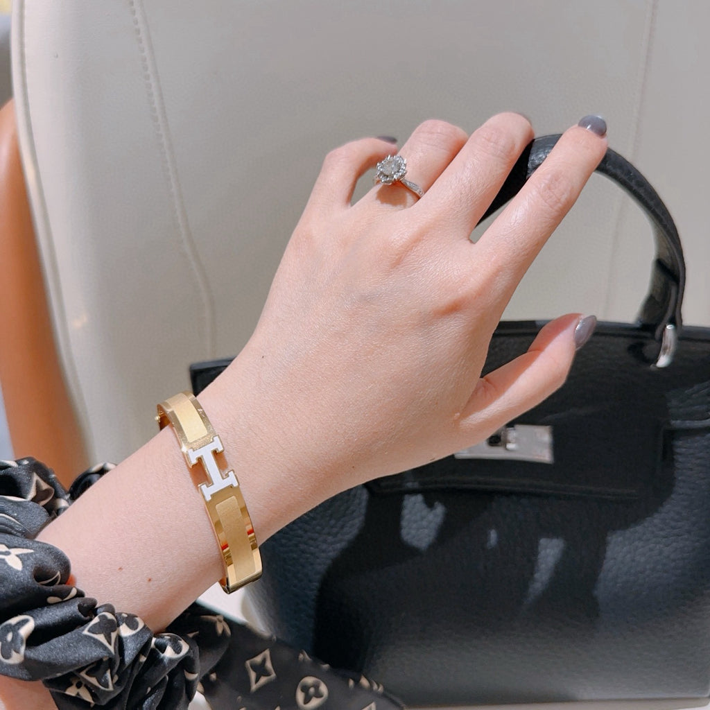 Hermès White Leather Gold-Tone H Bracelet - album image 8