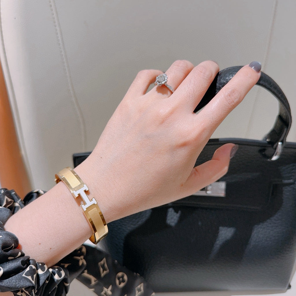 Hermès White Leather Gold-Tone H Bracelet - album image 5