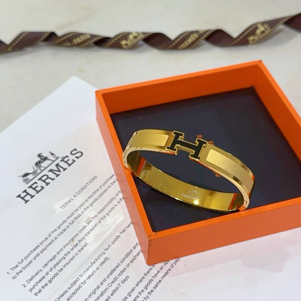 Hermès White Leather Gold-Tone H Bracelet - album image 4