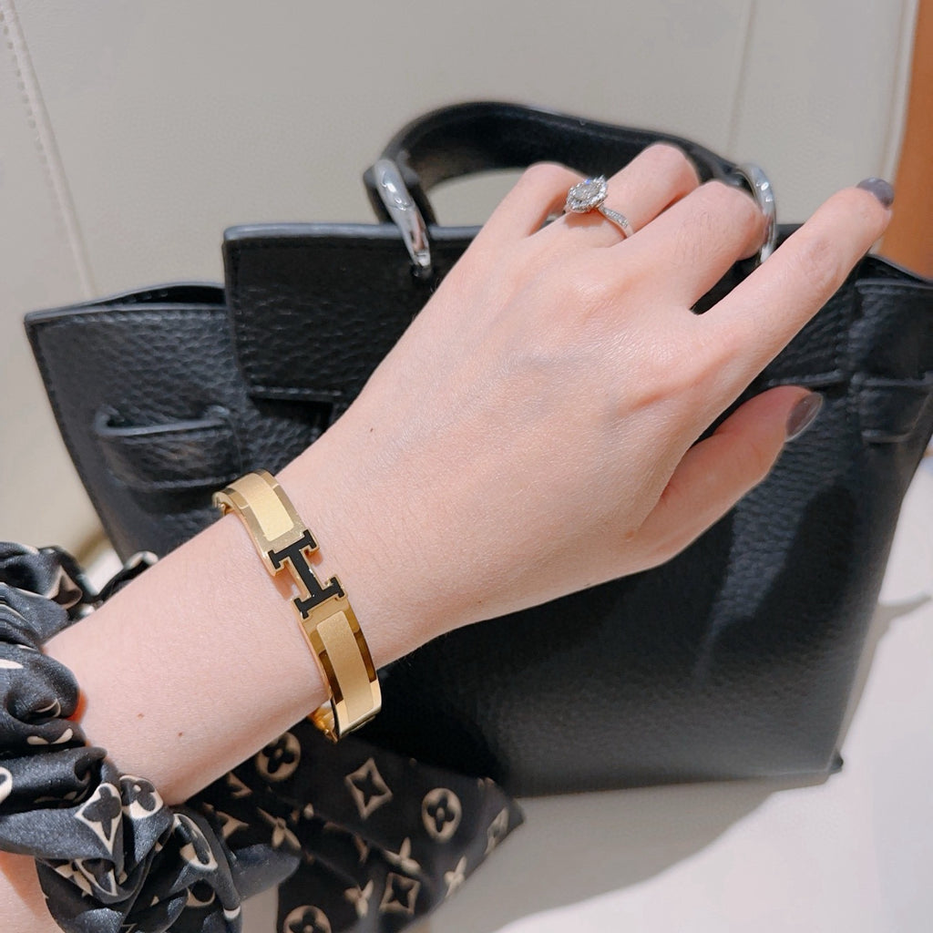 Hermès White Leather Gold-Tone H Bracelet - album image 6