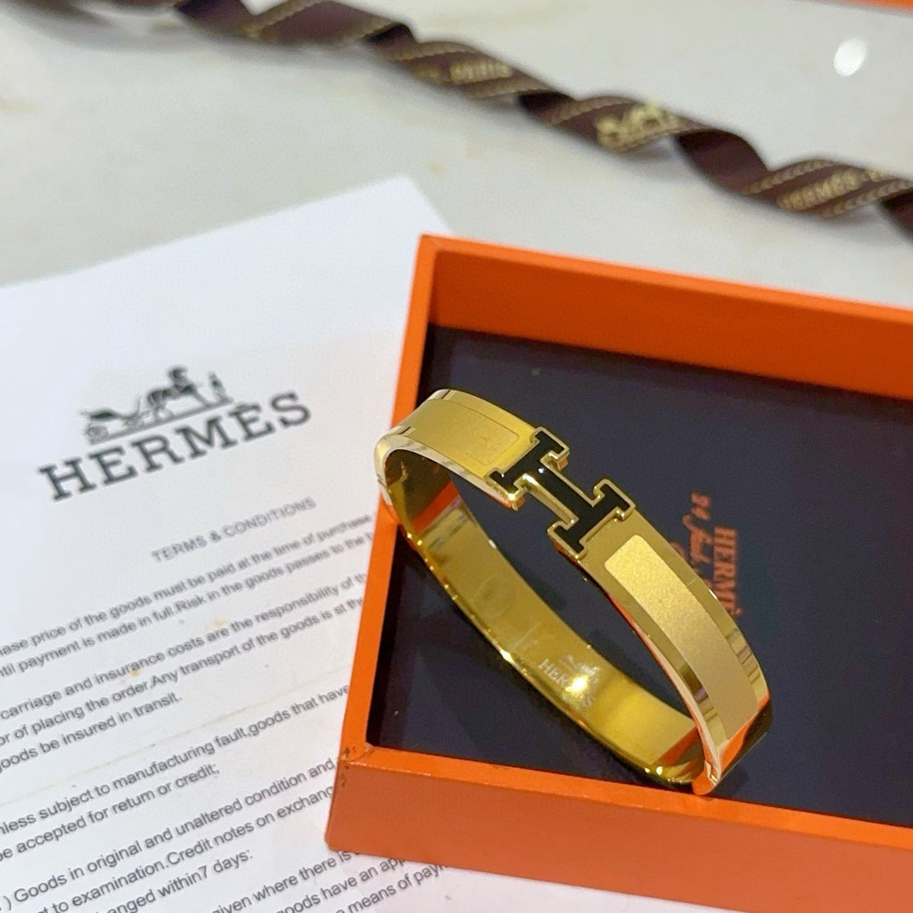 Hermès White Leather Gold-Tone H Bracelet - album image 8