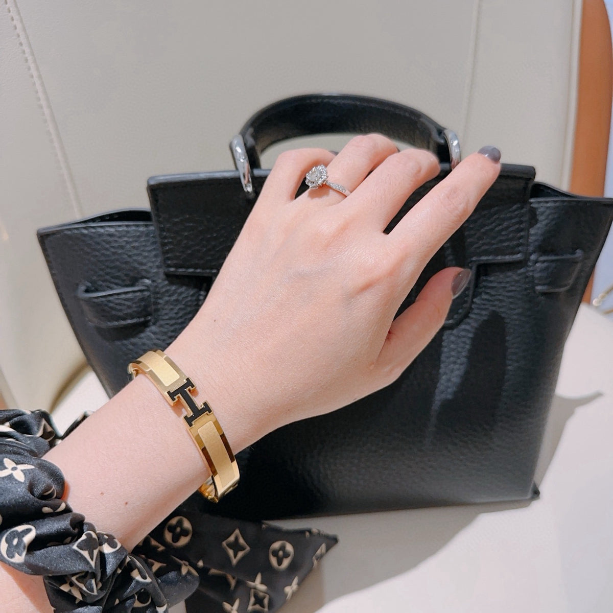 Hermès White Leather Gold-Tone H Bracelet - album image 9