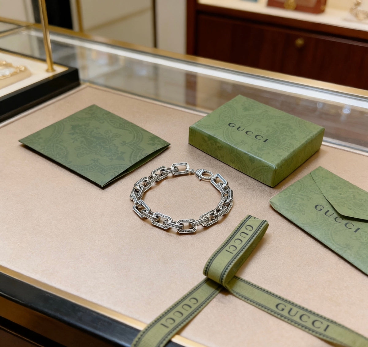 Gucci Silver-Tone Rectangular Link Bracelet - album image 9