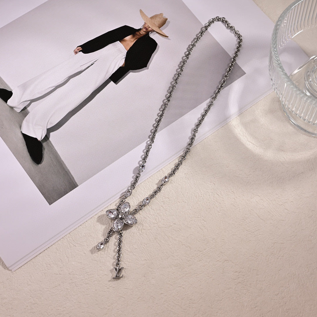 Louis Vuitton Clover Necklace - album image 3
