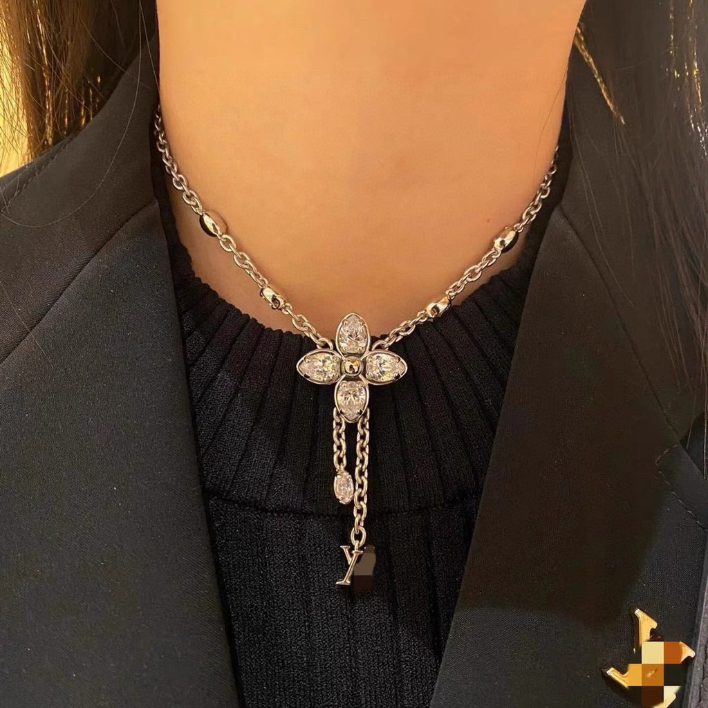 Louis Vuitton Clover Necklace - album image 4