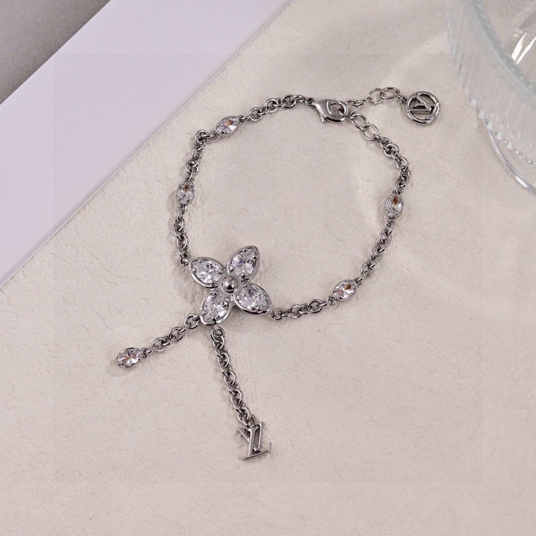 Louis Vuitton Clover Bracelet - album image 1