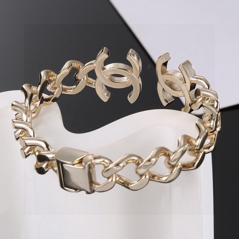 Chanel Gold-Tone Chunky CC Chain Ring - album image 9