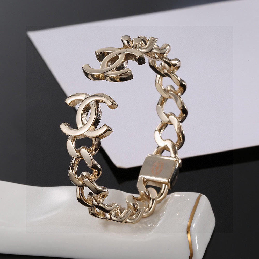 Chanel Gold-Tone Chunky CC Chain Ring - album image 4