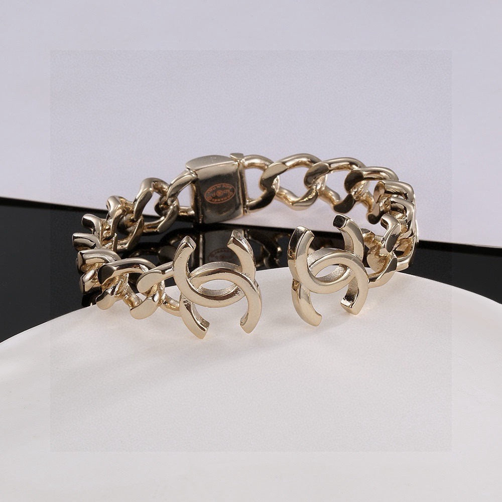 Chanel Gold-Tone Chunky CC Chain Ring - album image 2