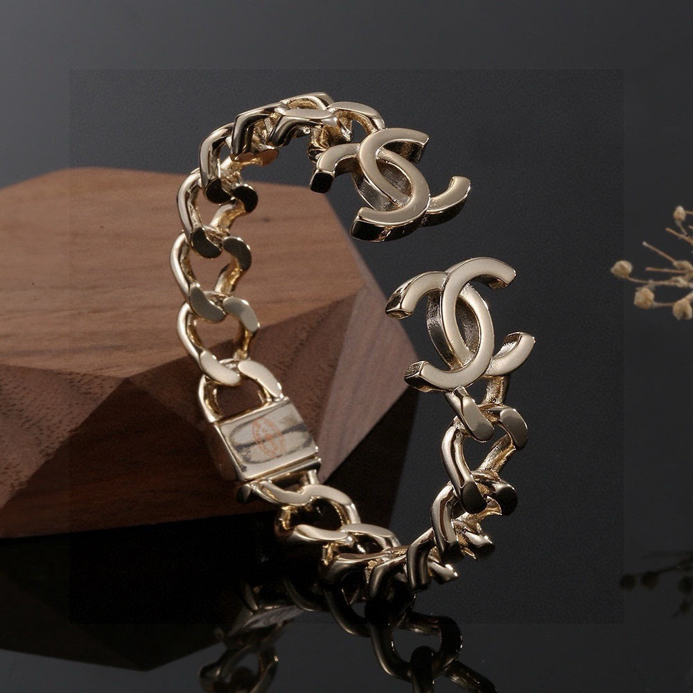 Chanel Gold-Tone Chunky CC Chain Ring - album image 8