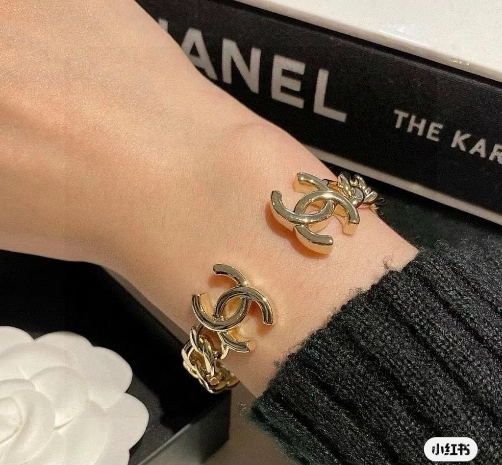 Chanel Gold-Tone Chunky CC Chain Ring - album image 7