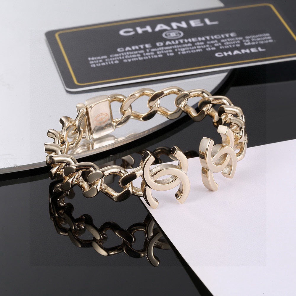 Chanel Gold-Tone Chunky CC Chain Ring - album image 6