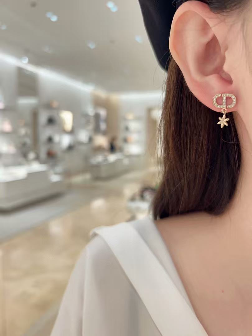 Dior Crystal Heart Drop Earrings - product image 3