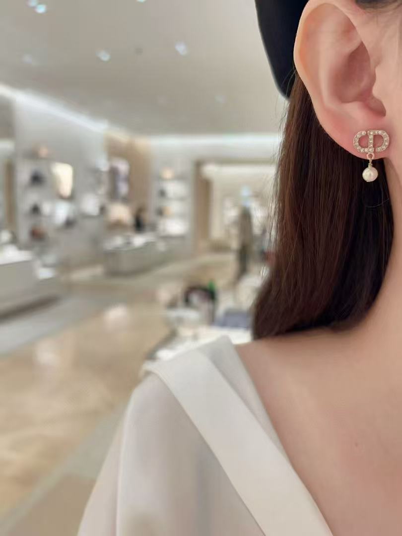 Dior Crystal Heart Drop Earrings - product image 4