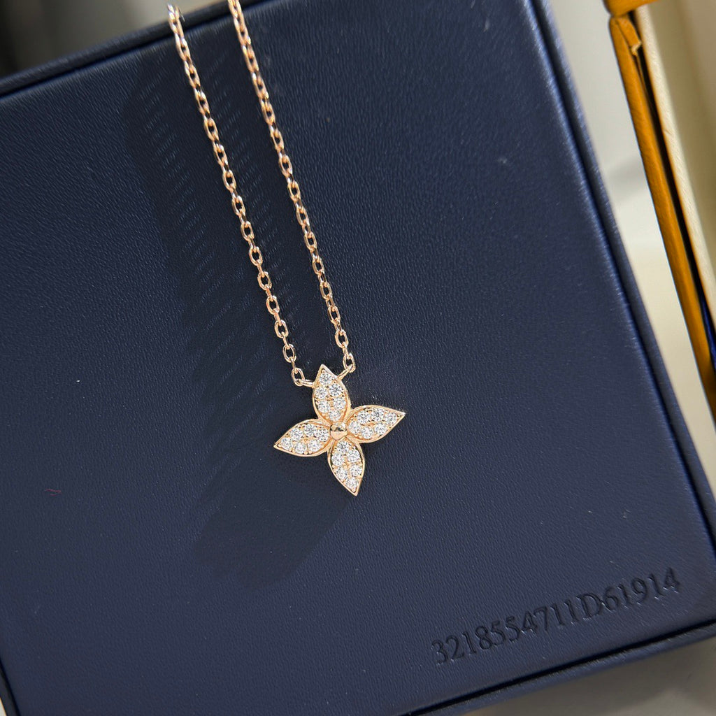 Louis Vuitton Clover Necklace - album image 7