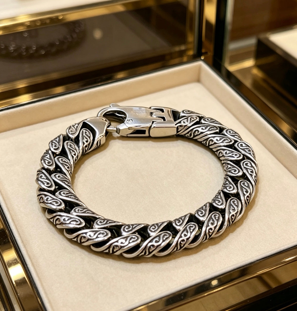 Gucci Silver-Tone Wide Grooved Cuban Link Bracelet - album image 1