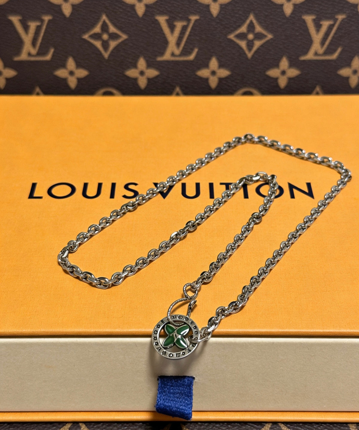 Louis Vuitton Silver-Tone Antiqued Chain Necklace - album image 9