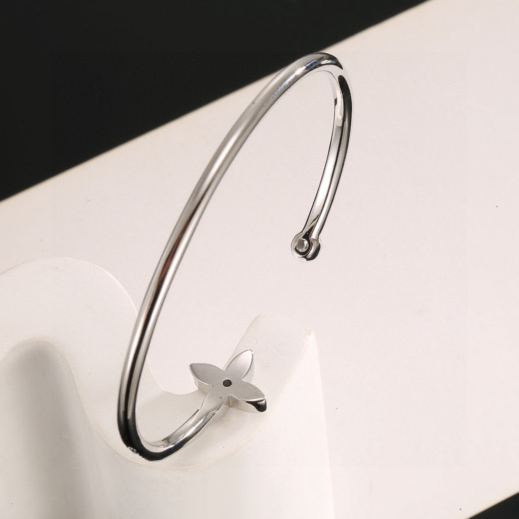 Louis Vuitton Clover Bangle - album image 4
