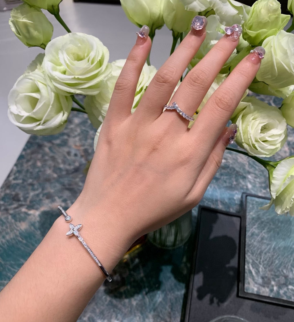 Louis Vuitton Clover Bangle - album image 7