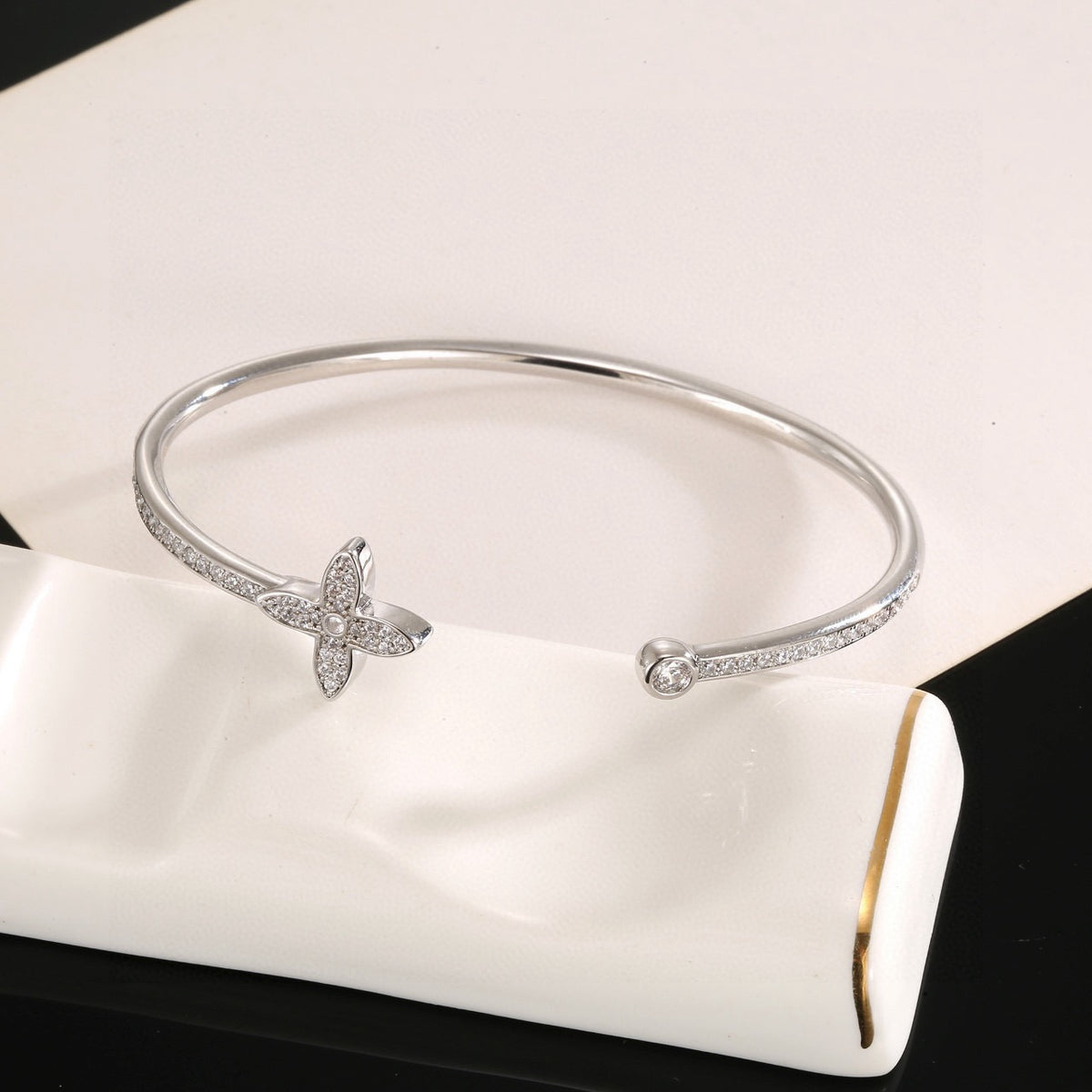 Louis Vuitton Clover Bangle - album image 6