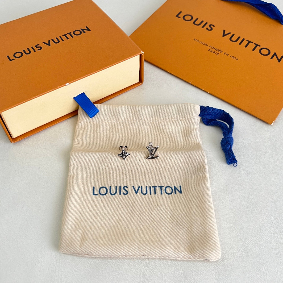 Louis Vuitton Silver-Tone LV and Flower Stud Earrings - album image 4
