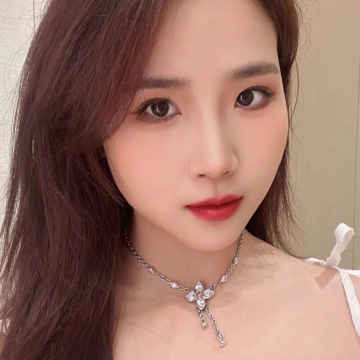 Louis Vuitton Clover Necklace - album image 6