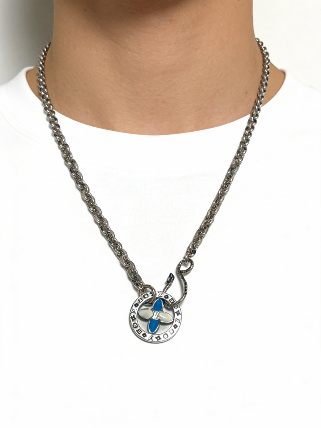 Louis Vuitton Silver-Tone Antiqued Chain Necklace - album image 4