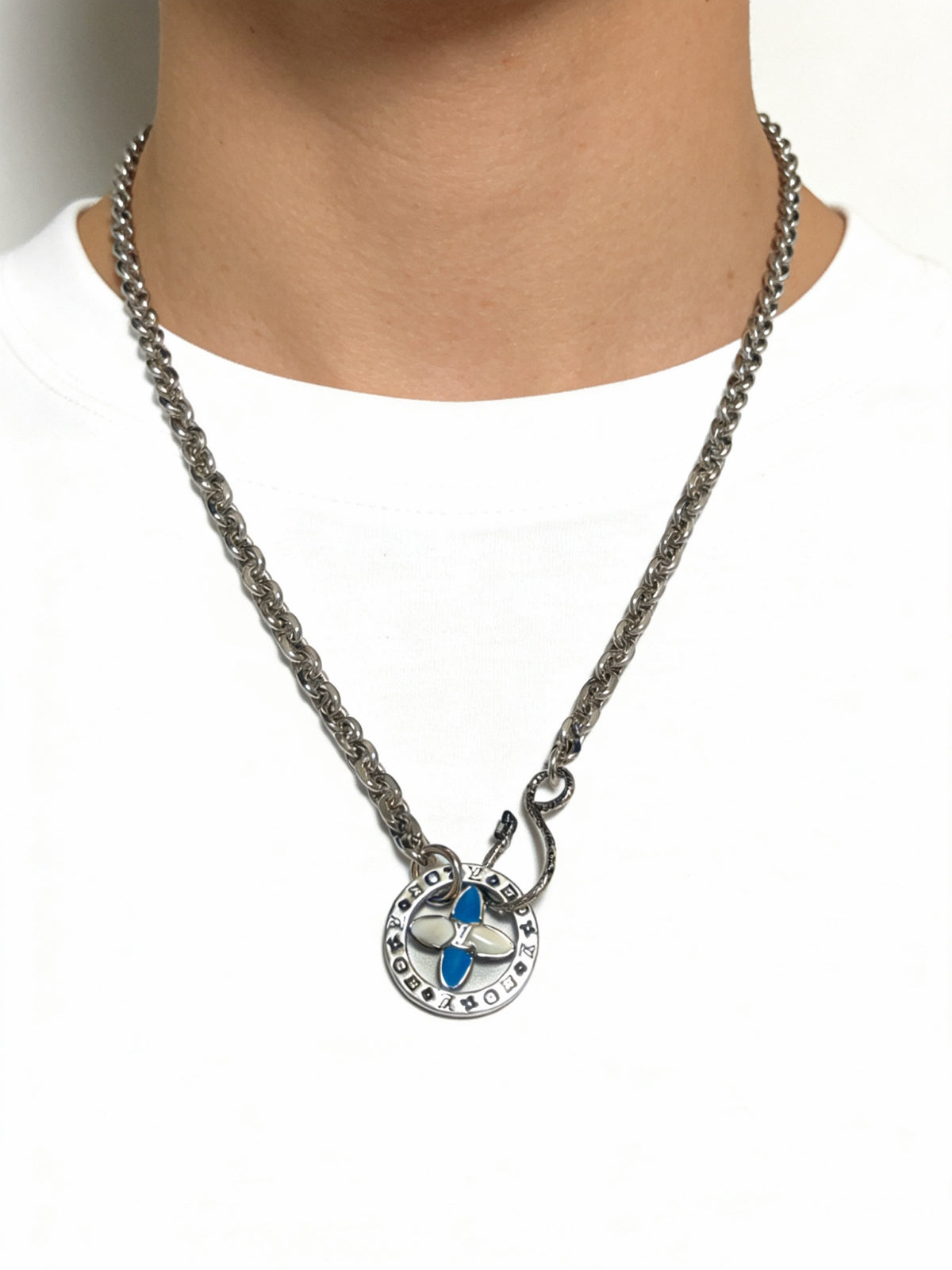 Louis Vuitton Silver-Tone Antiqued Chain Necklace - album image 4