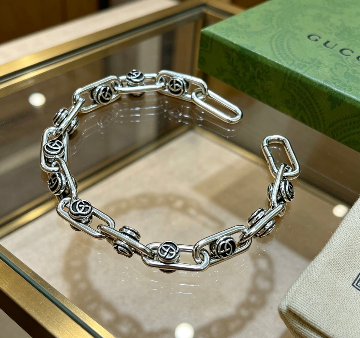 Gucci Silver-Tone Engraved Oval Link Bracelet - album image 5