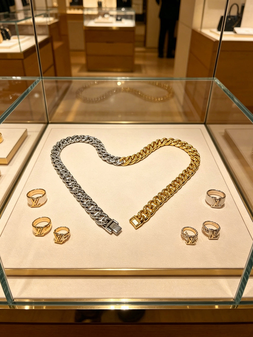 Louis Vuitton Silver-Tone Antiqued Chain Necklace - album image 6