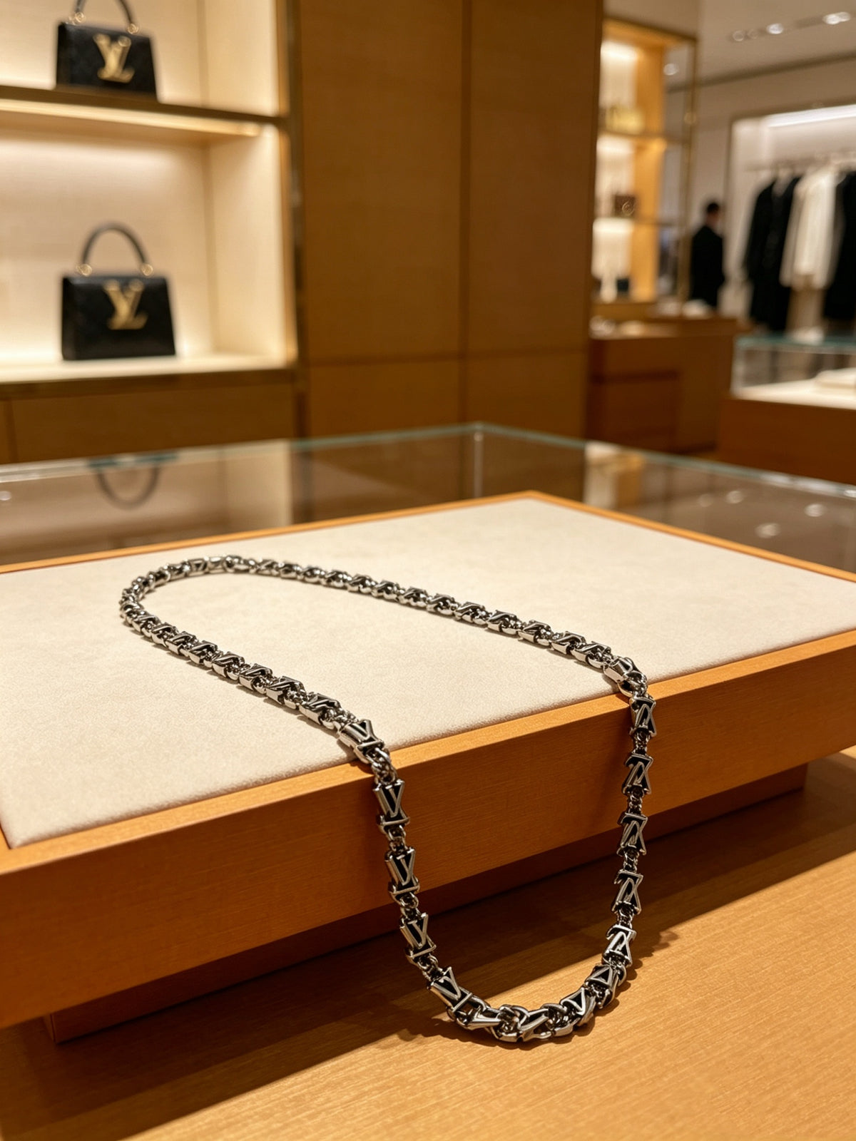 Louis Vuitton Silver-Tone Antiqued Chain Necklace - album image 9