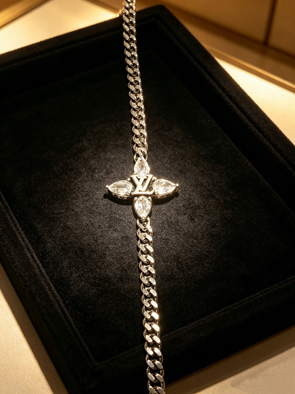 Louis Vuitton Silver-Tone Antiqued Chain Necklace - album image 9