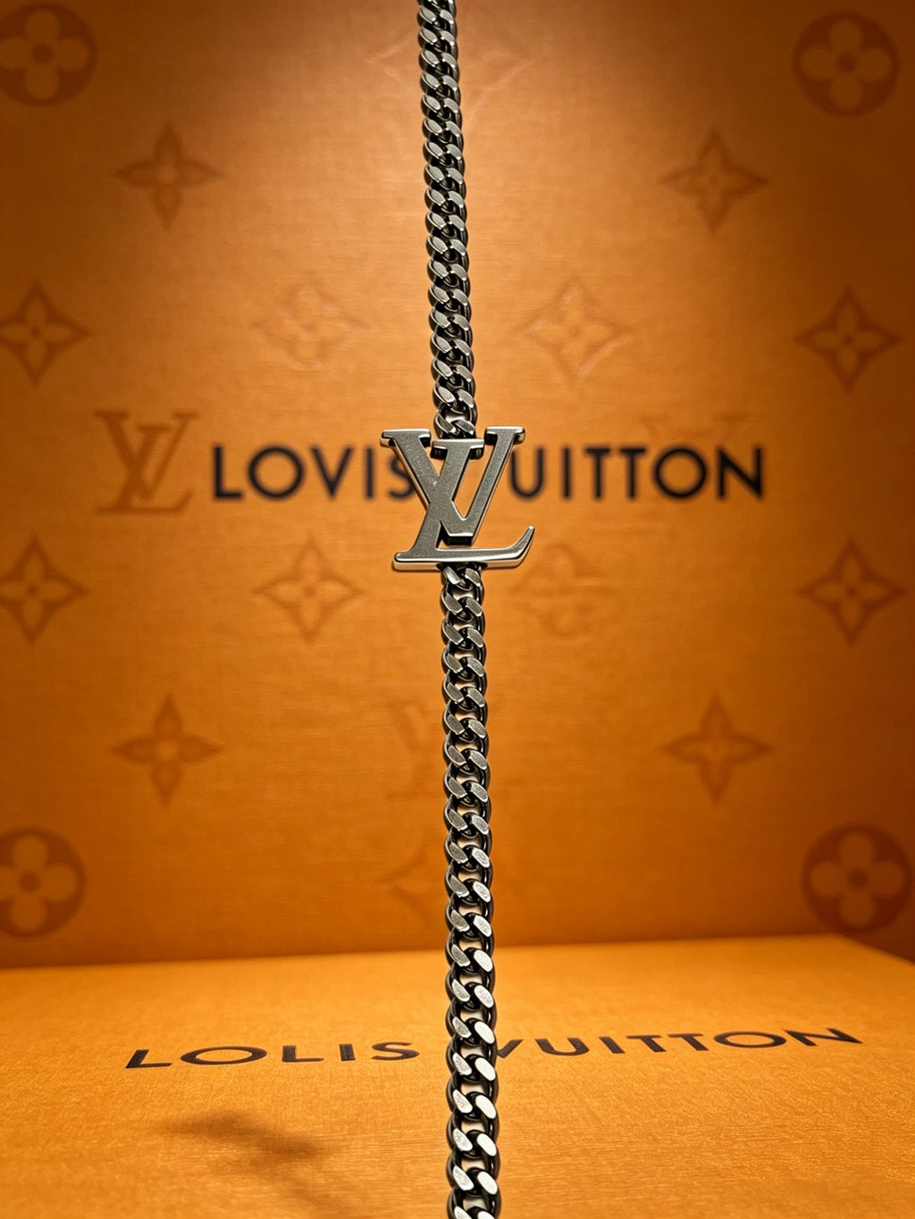 Louis Vuitton Silver-Tone Antiqued Chain Necklace - album image 9