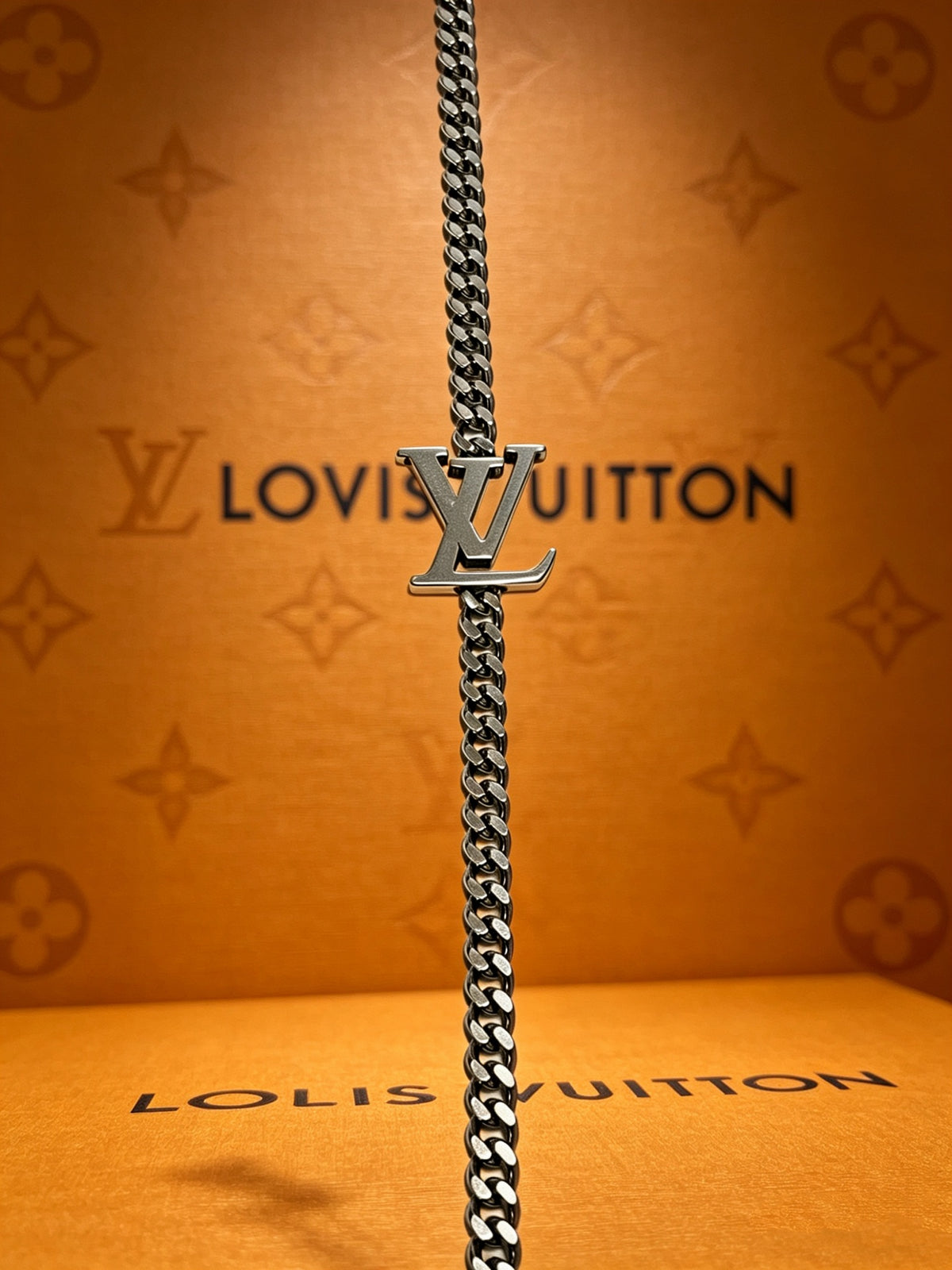 Louis Vuitton Silver-Tone Antiqued Chain Necklace - album image 9