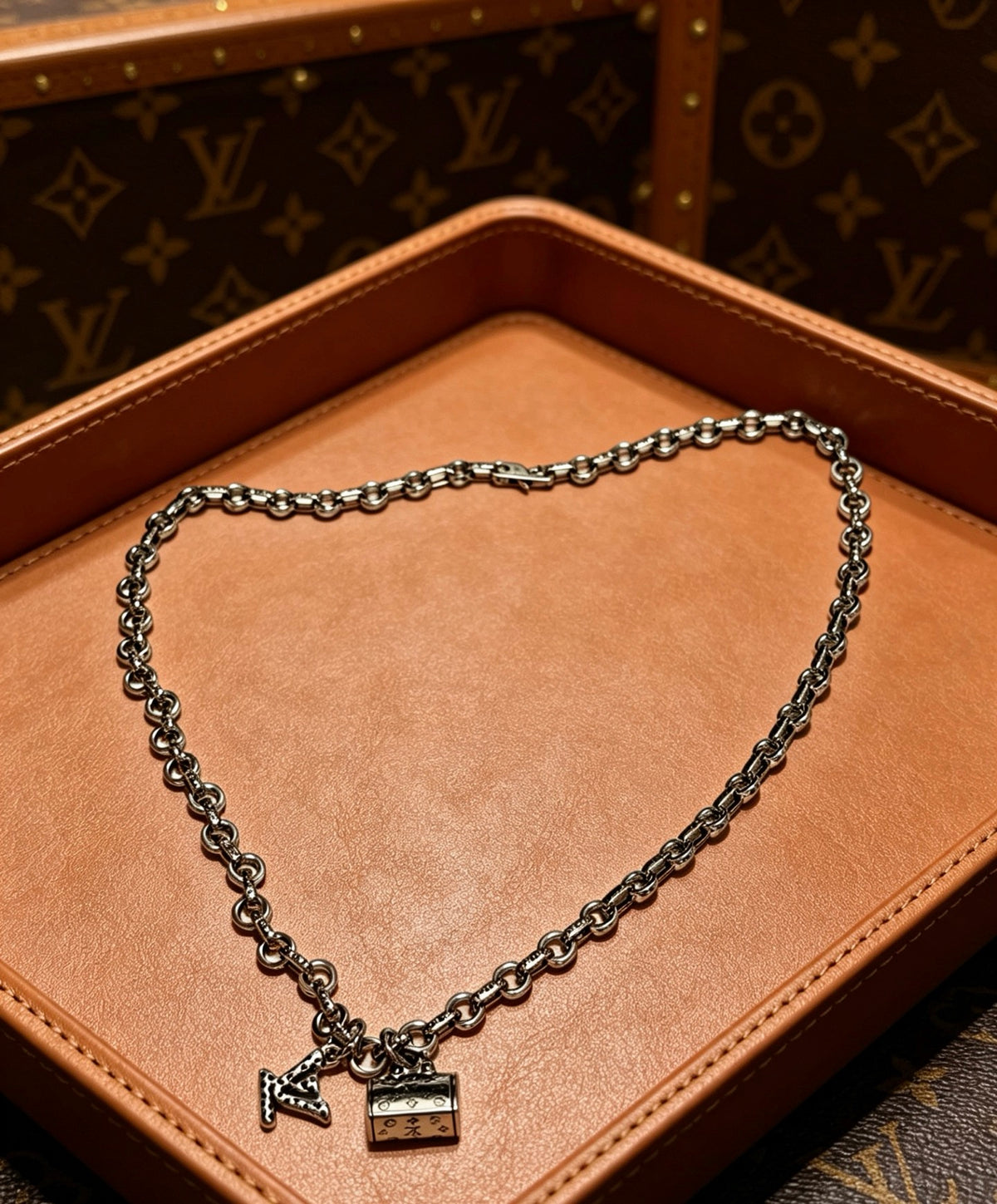 Louis Vuitton Silver-Tone Antiqued Chain Necklace - album image 7