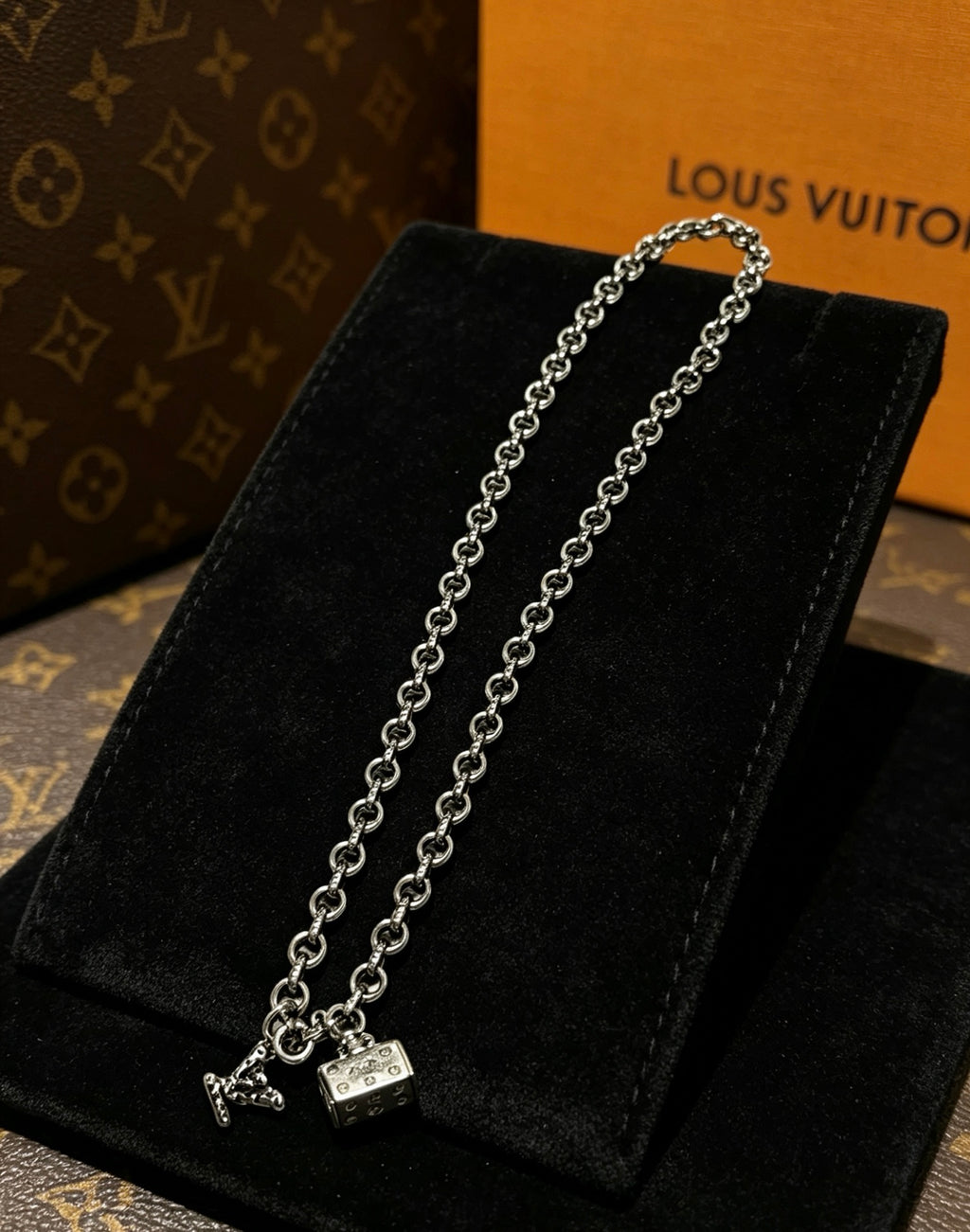Louis Vuitton Silver-Tone Antiqued Chain Necklace - album image 6