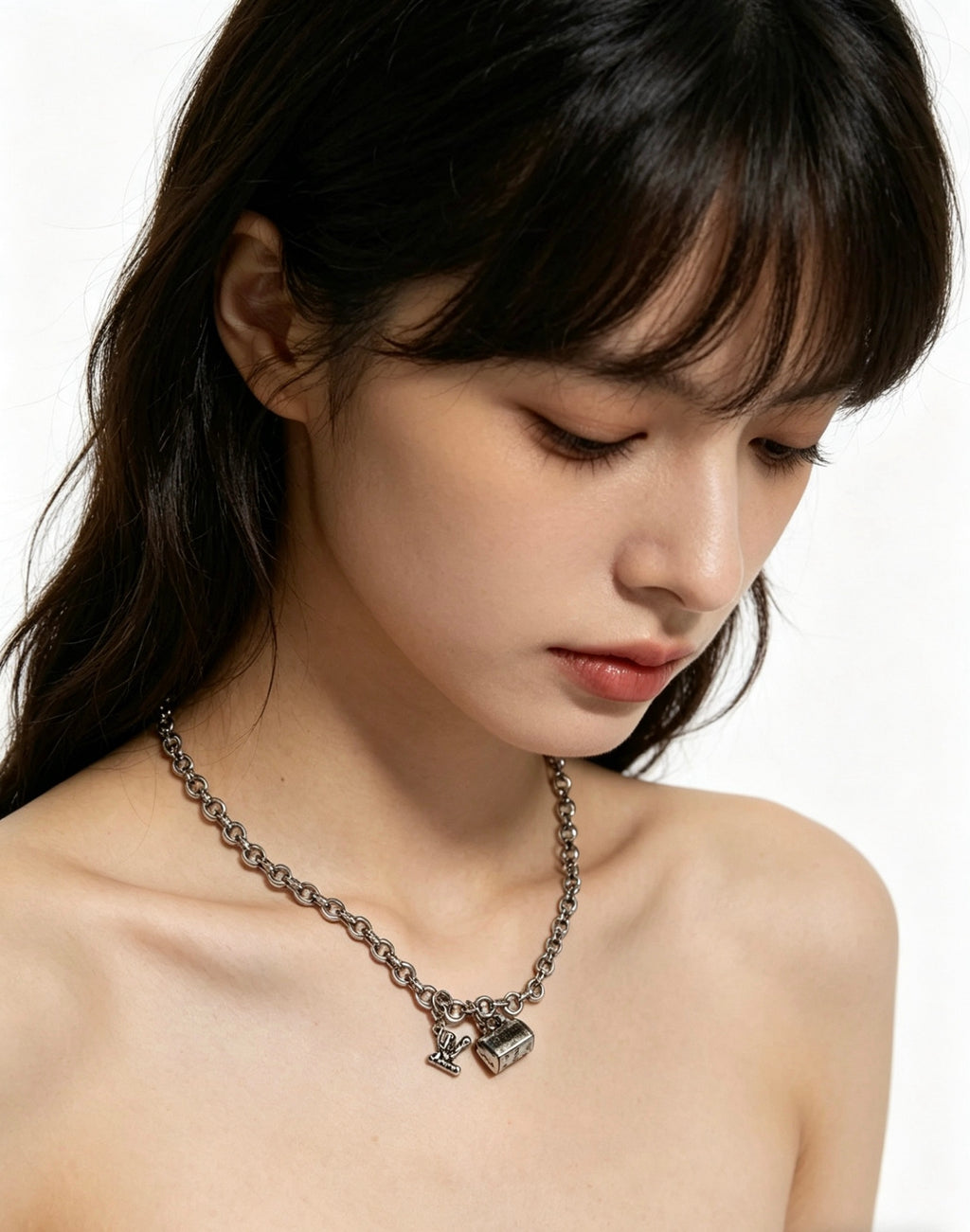 Louis Vuitton Silver-Tone Antiqued Chain Necklace - album image 4