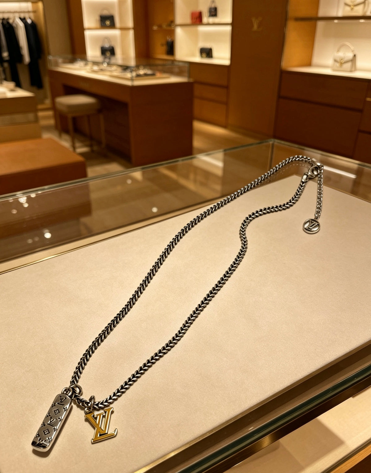 Louis Vuitton Silver-Tone Antiqued Chain Necklace - album image 8